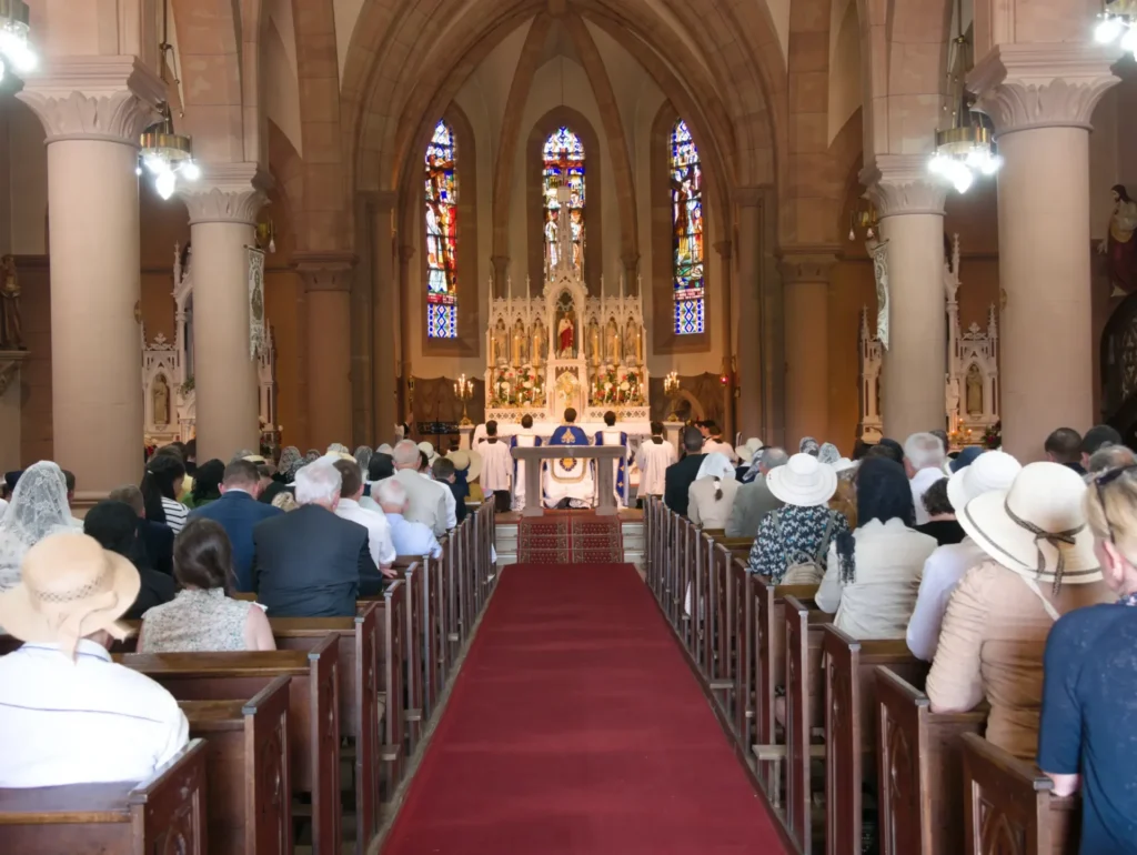 Messe célébrée en l'église d'Eguelshardt à l'occasion de la Fête-Dieu 